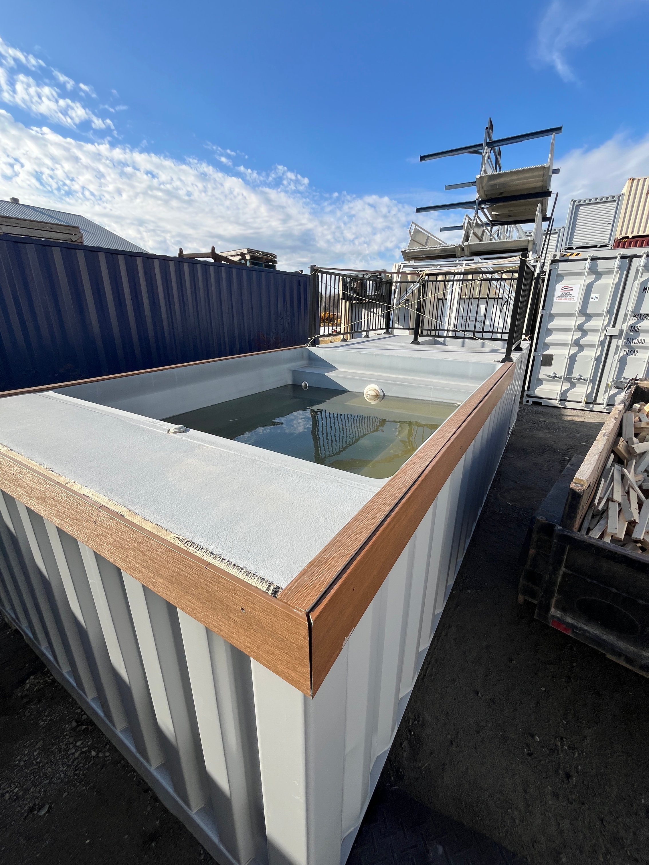 Piscine dans conteneur de 20 pieds